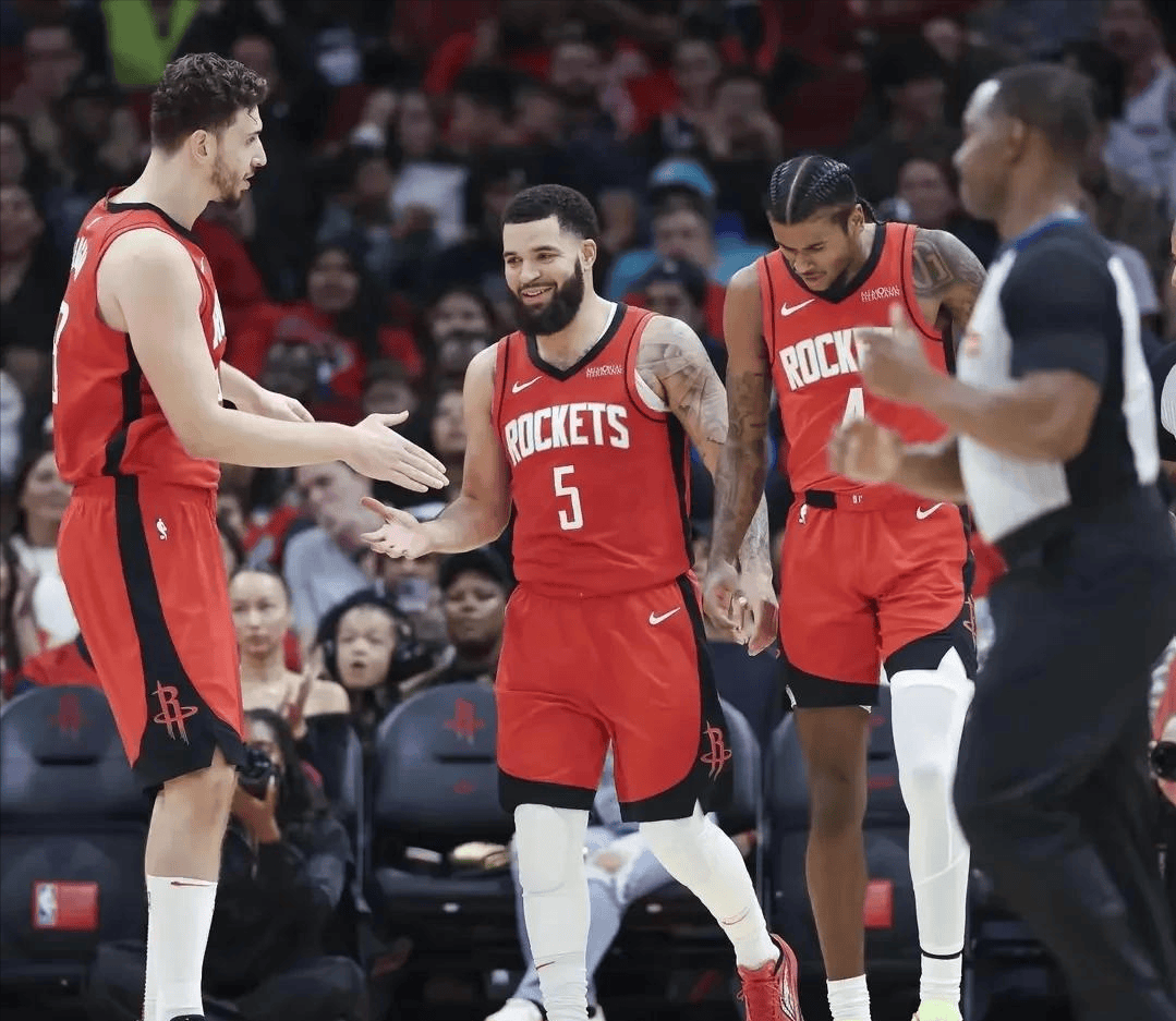 火箭碾压中国男篮，拉文关键制胜