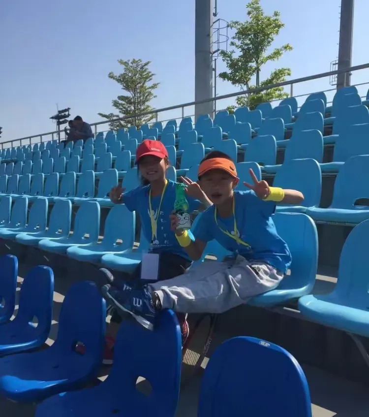 关于欧洲网球队鏖战日本网球队，费德勒制霸全场的信息