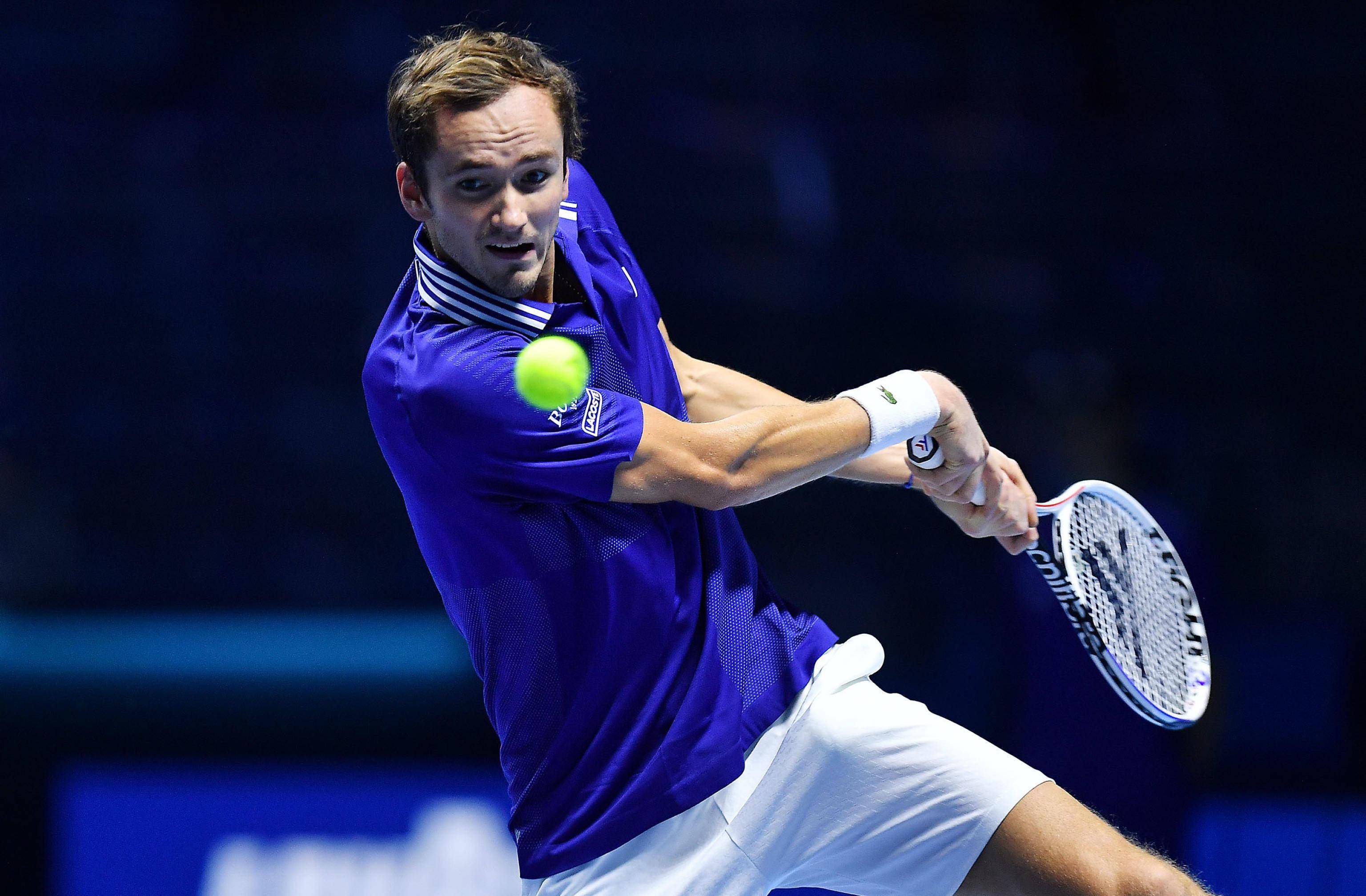 包含美国网球队翻盘西班牙网球队，梅德韦杰夫惊艳世界的词条