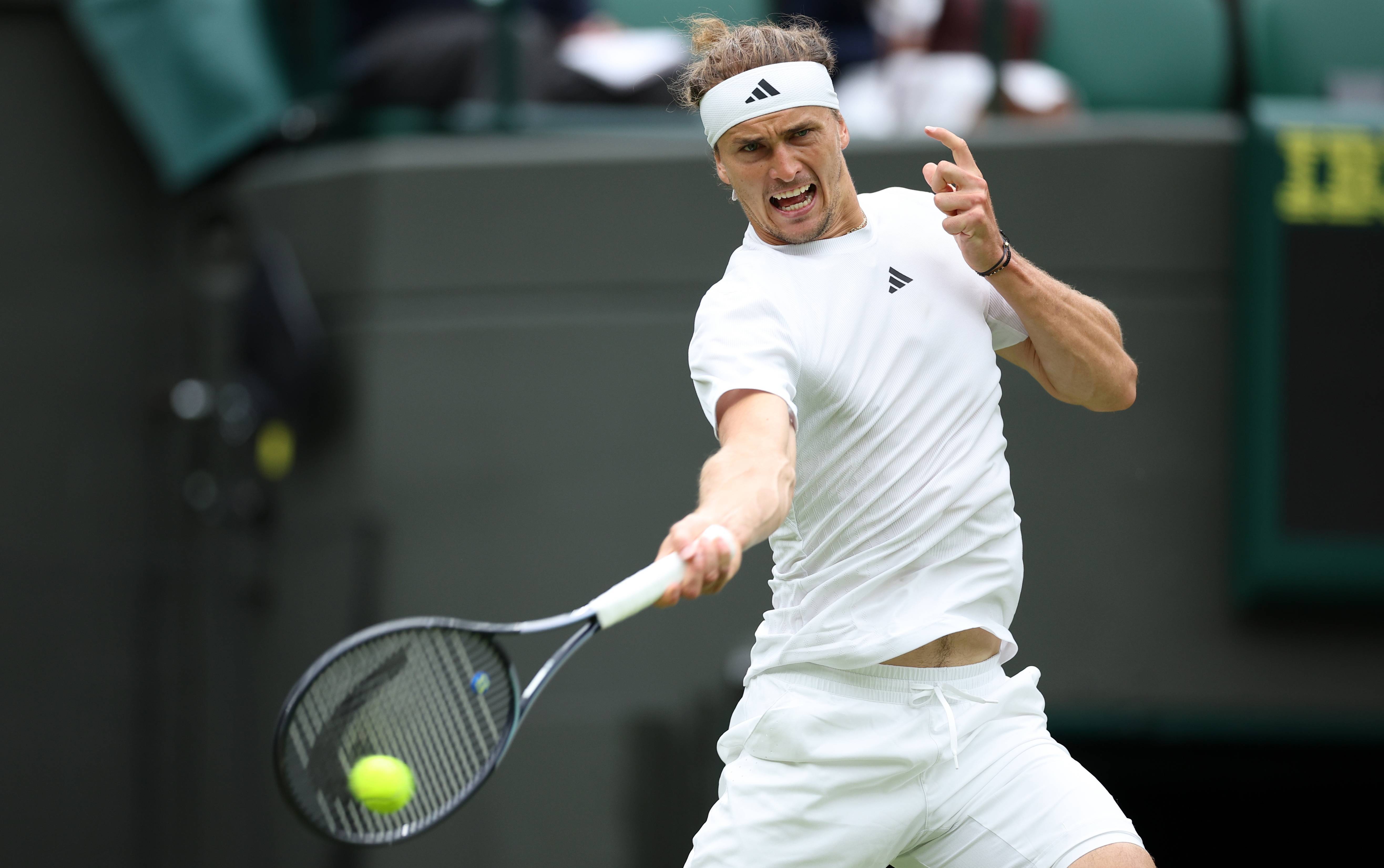 LOL英雄联盟投注平台-包含法国网球队碾压欧洲网球队，兹维列夫绝境逆转的词条