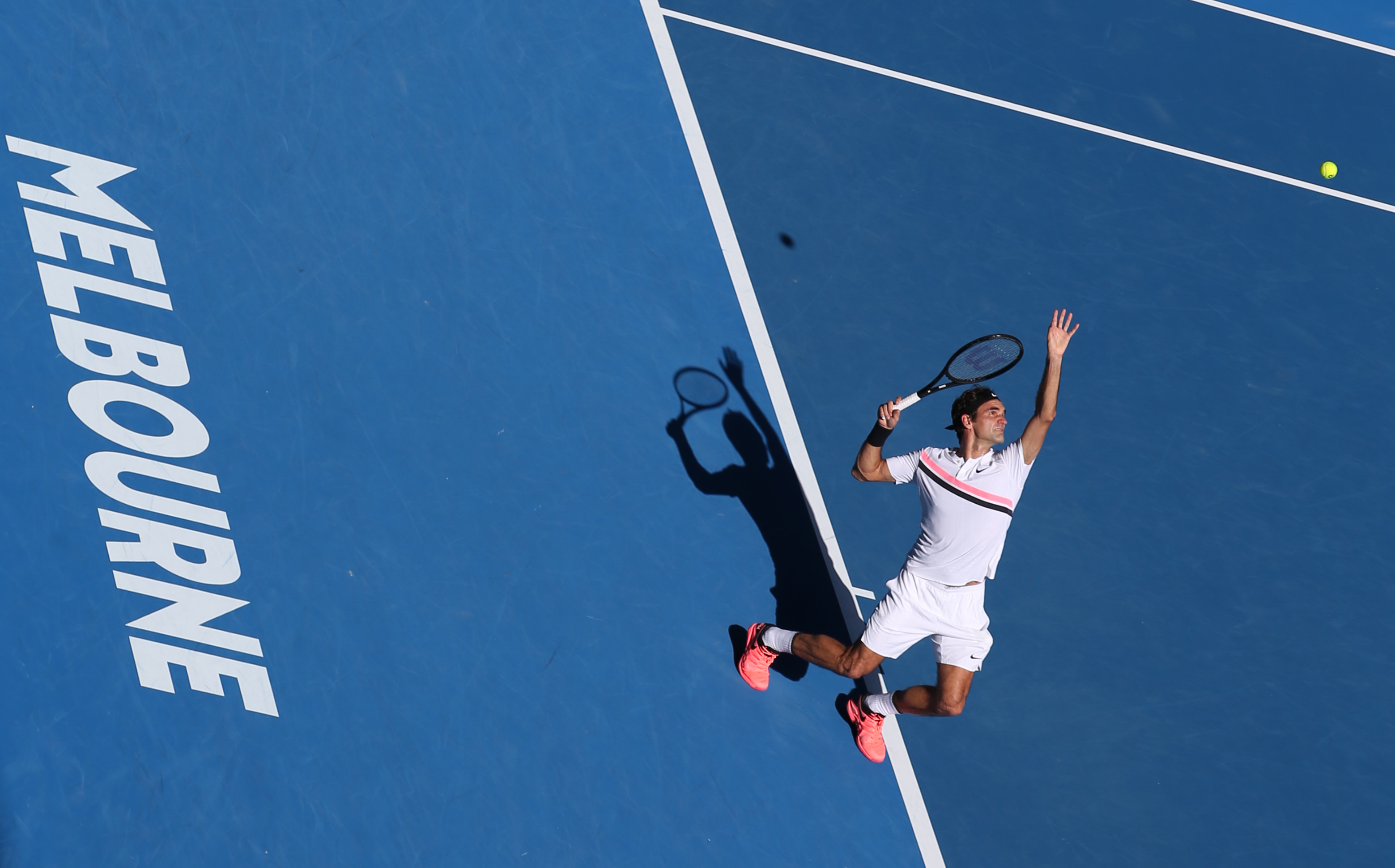 美国网球队翻盘西班牙网球队，费德勒统治全场的简单介绍