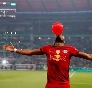 关于日本险胜英格兰，恩昆库惊艳世界的信息