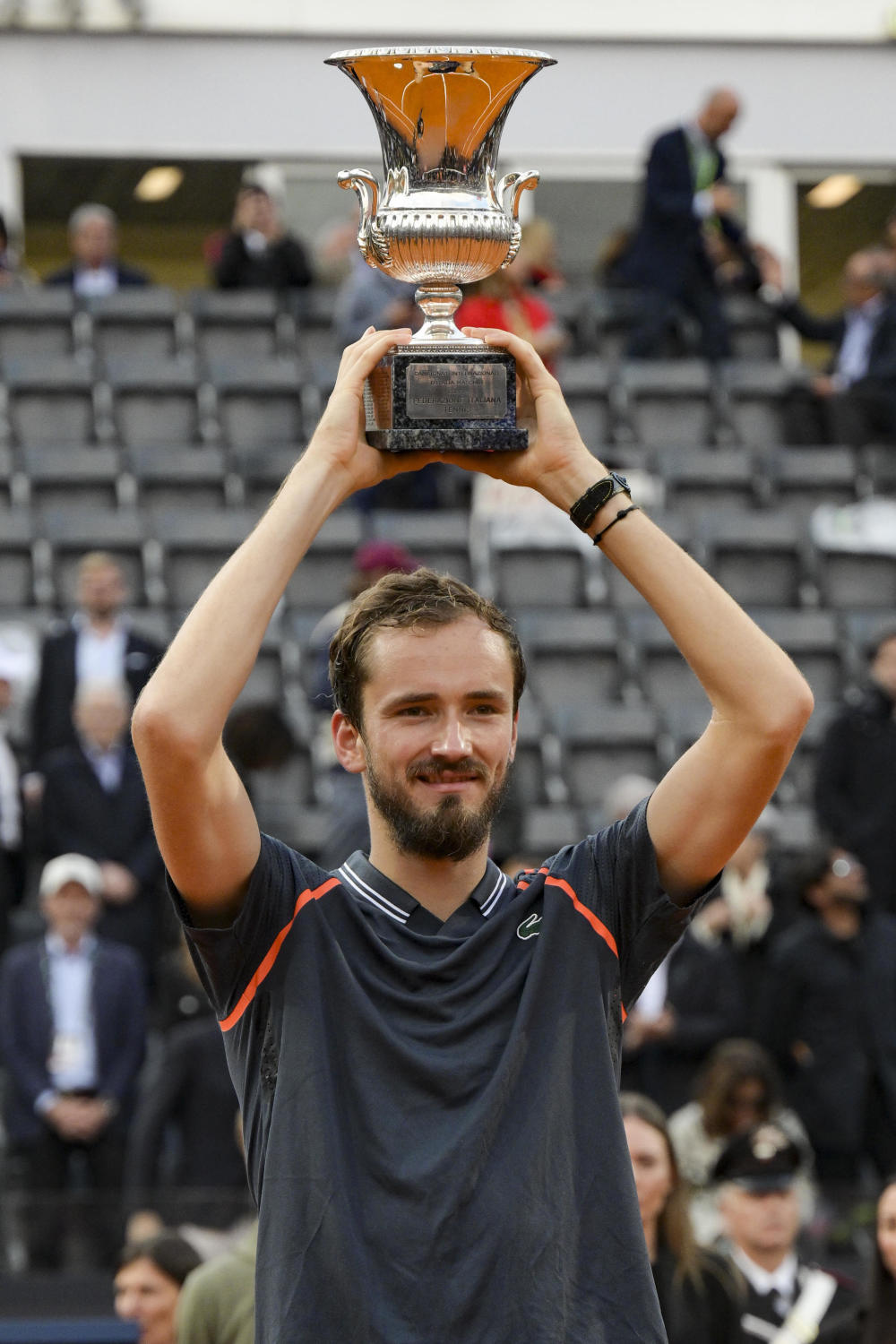 lpl官网-英国网球队鏖战意大利网球队，梅德韦杰夫爆发神勇的简单介绍