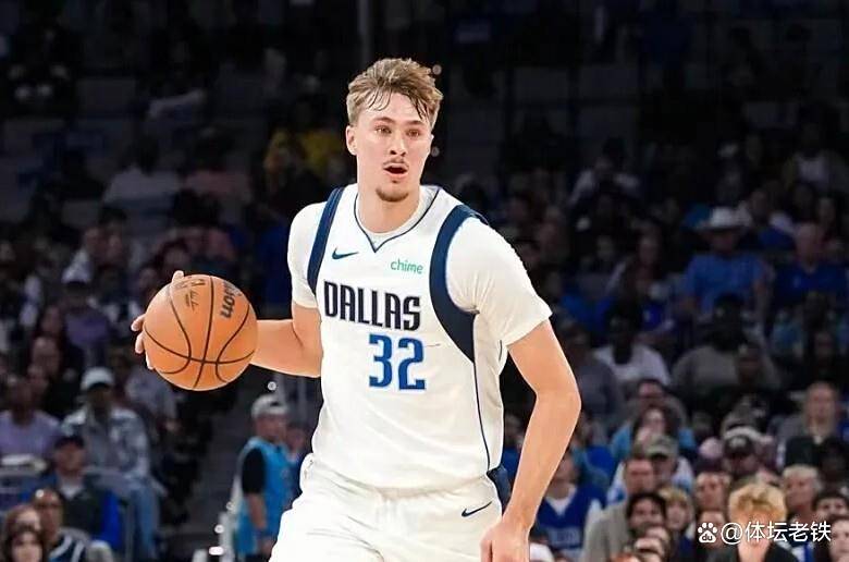 美国男篮碾压独行侠,贝弗利三分雨点燃全场 美国男篮碾压独行侠,贝弗利三分雨点燃全场