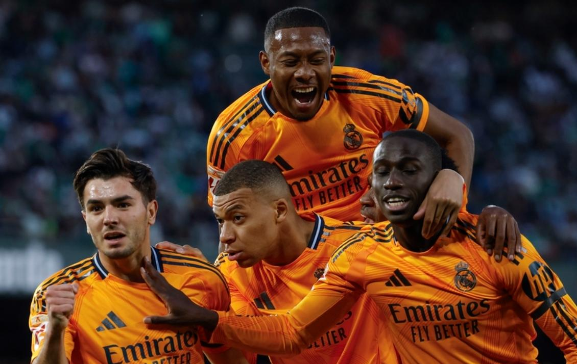 LOL英雄联盟直播-弗尔纳西队在比赛中屡建奇功，一往无前