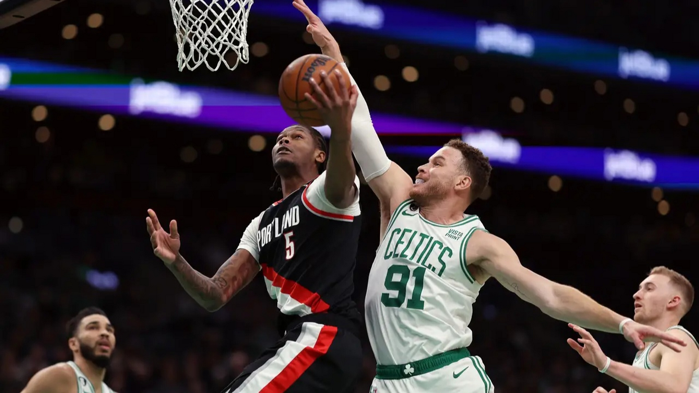 lpl官网-绿军客场逆转魔术，终结两连败的简单介绍