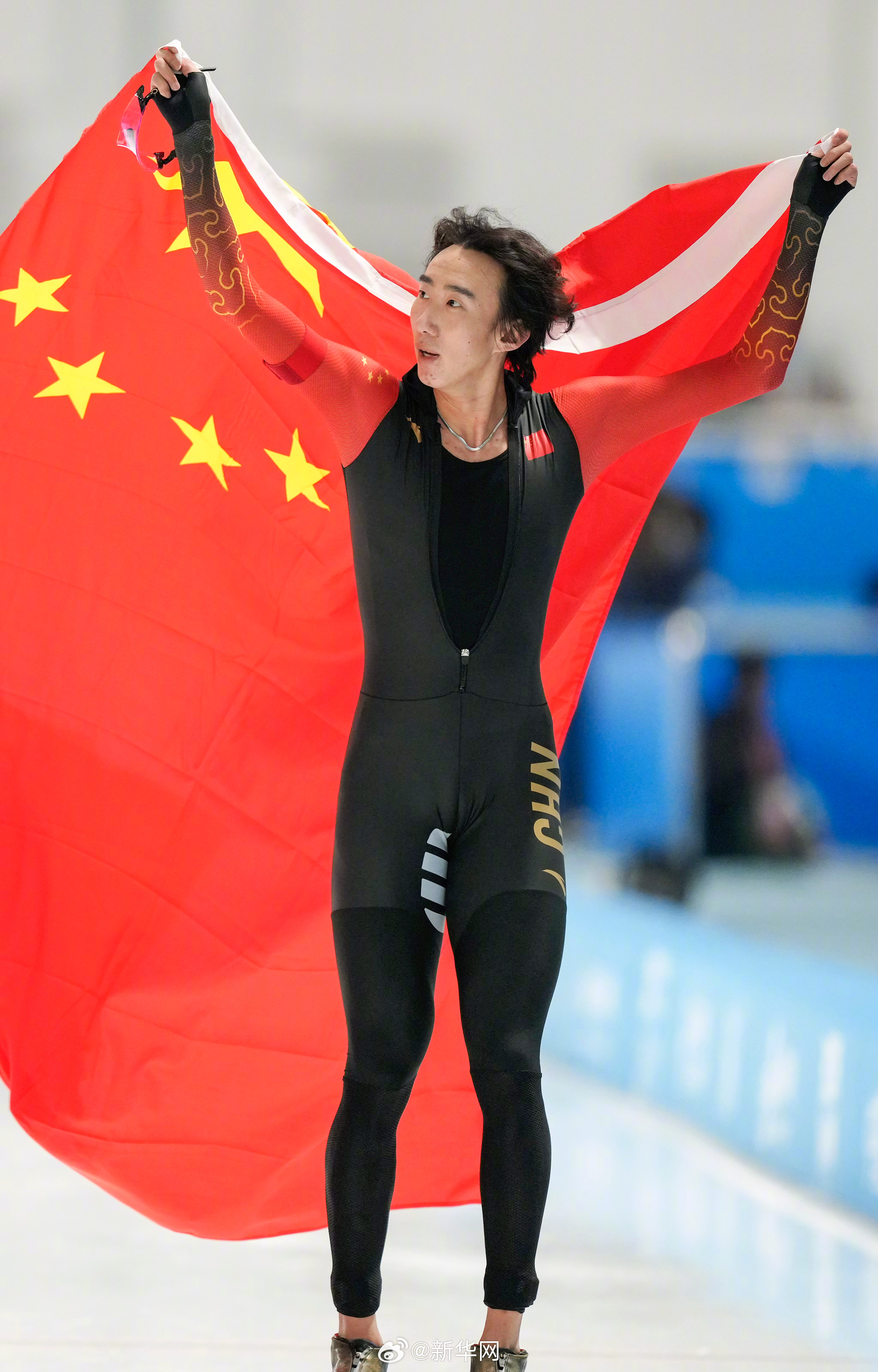 速度滑冰选手技压群雄,拿下比赛冠军的简单介绍 速度滑冰选手技压群雄,拿下比赛冠军的简单介绍