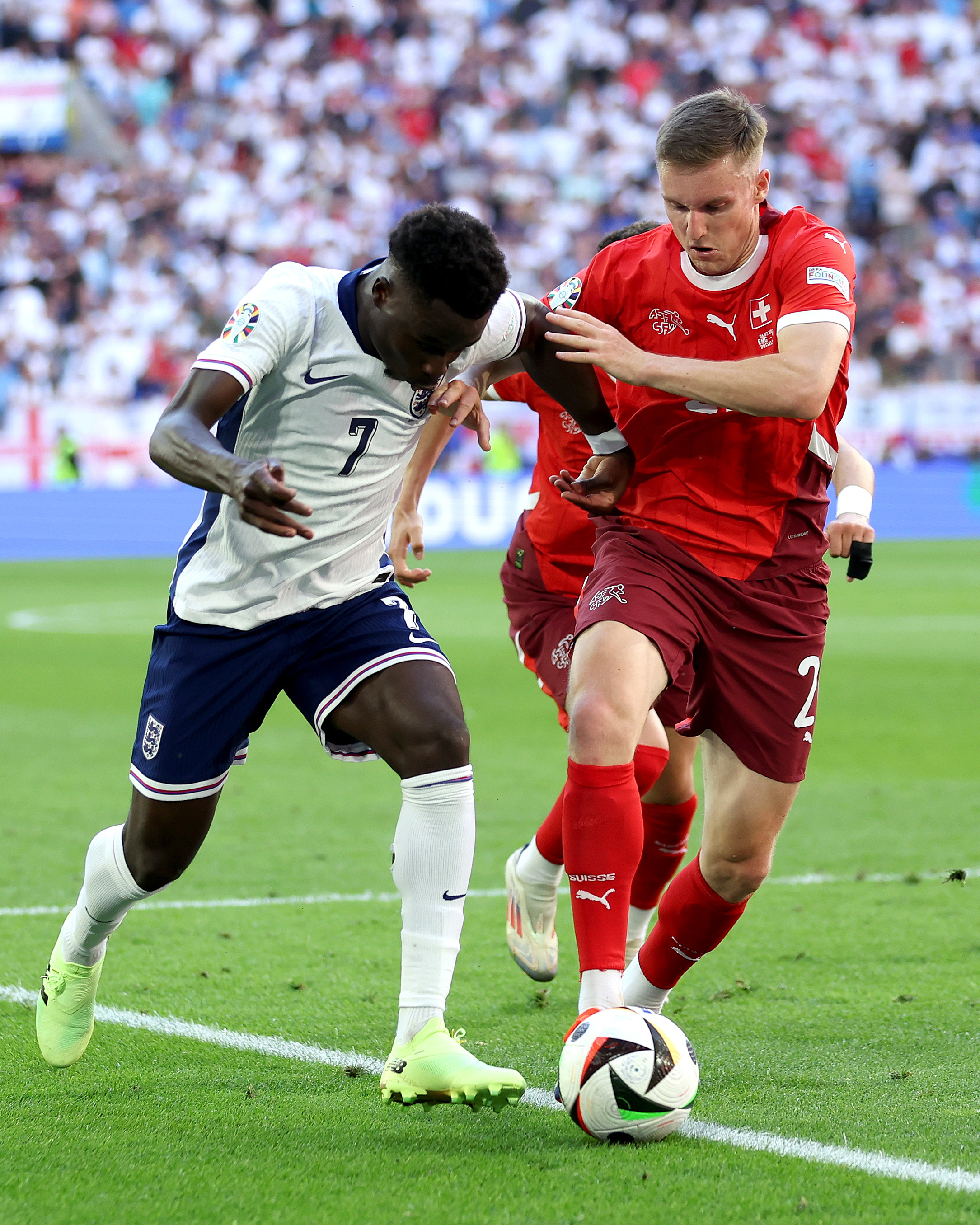 关于英国网球队险胜西班牙网球队，克耶高斯绝境逆转的信息