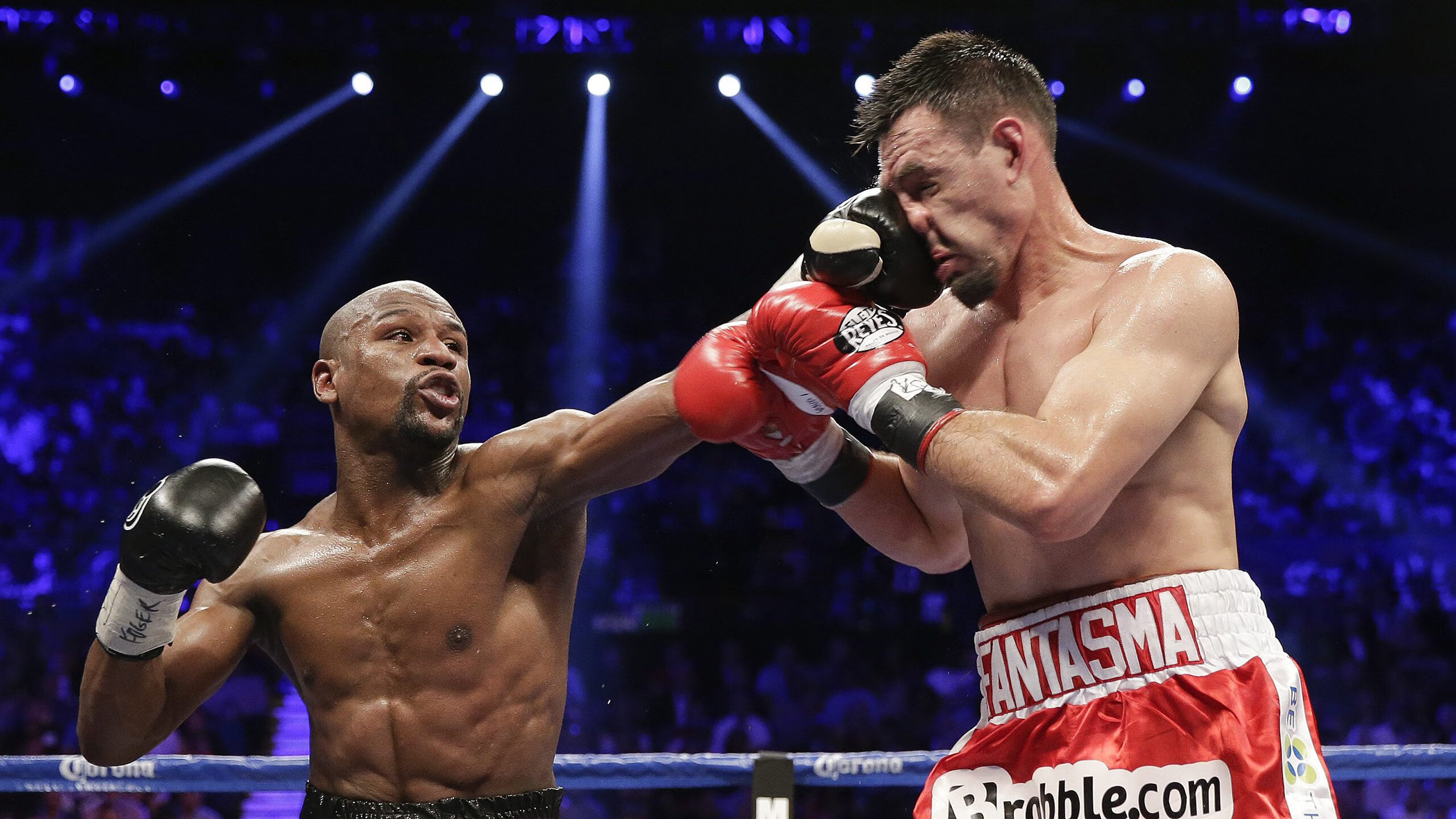 赛道之外的全能战士，阿坎吉的F1揭幕战之夜