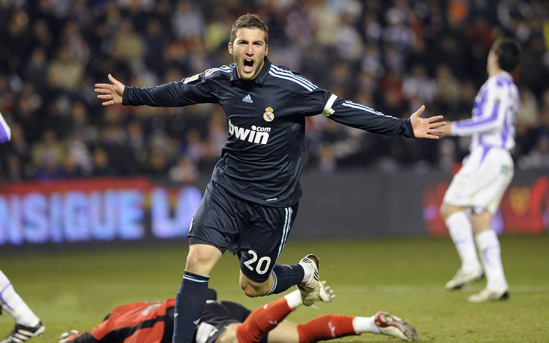 高能拉文难救主，猛龙险胜背后的胜负手博弈