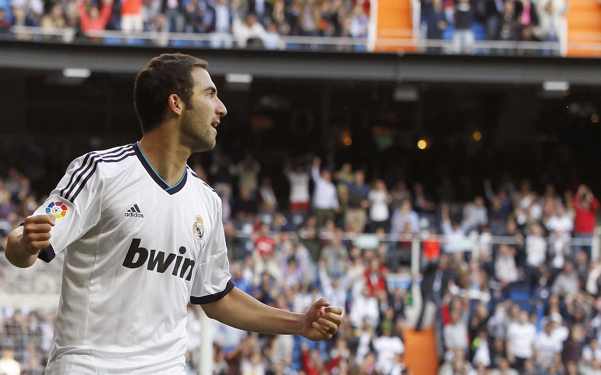 LOL直播入口-战术棋局中的绝对掌控，阿拉巴调度如臂使指，曼城轻取皇马展露冠军相